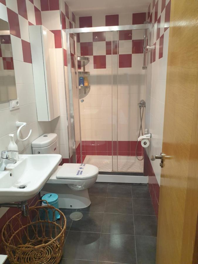 Apartamento Cine Colon 2 Ribadeo Luaran gambar