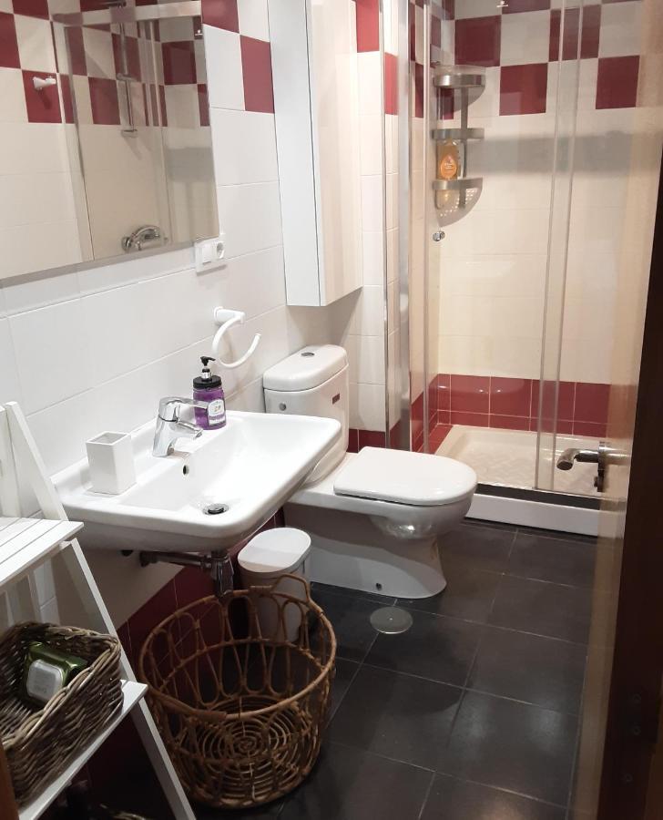 Apartamento Cine Colon 2 Ribadeo Luaran gambar