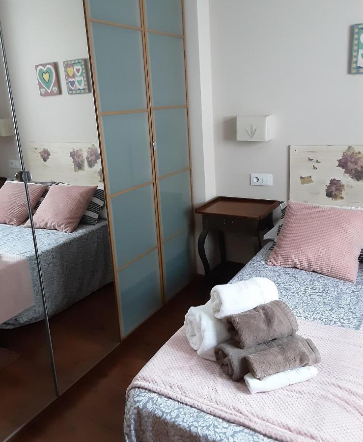 Apartamento Cine Colon 2 Ribadeo Luaran gambar
